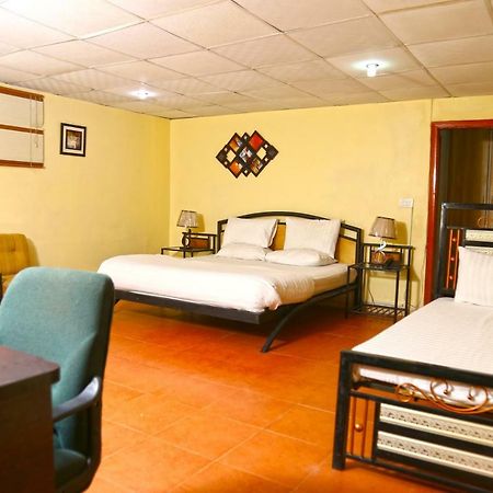 Luxury Inn Karachi Exterior photo