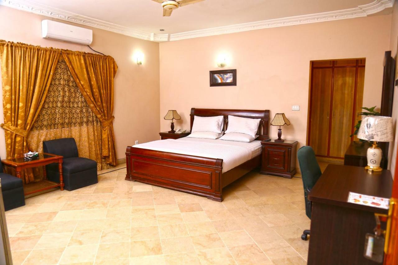 Luxury Inn Karachi Exterior photo