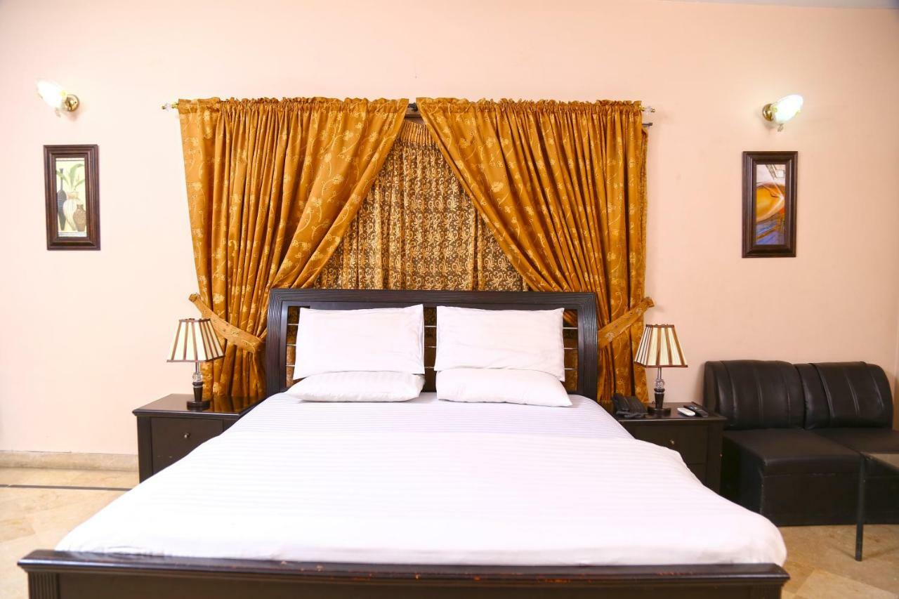 Luxury Inn Karachi Exterior photo